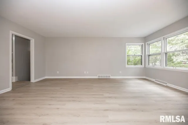 $2,650 | 9019 North Locust Lane, Peoria, IL 61615