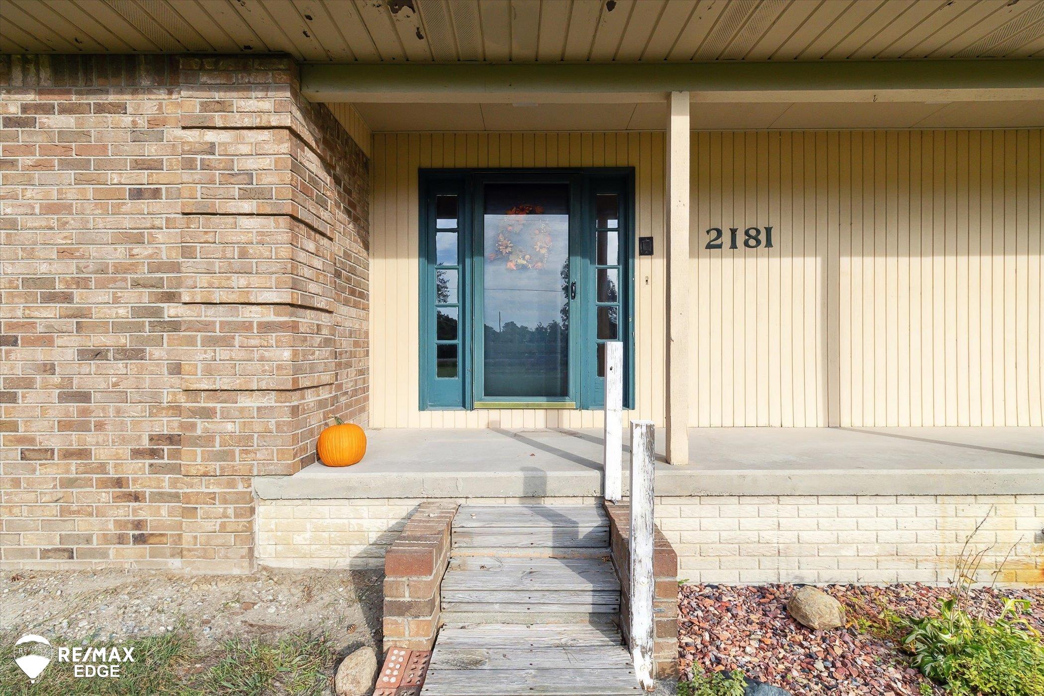2181 South Oak Road Davison, MI 48423 - Photo 6 of 54 50157397-91cb104e-36e6-43f7-b298-c41daa0abff4.JPG