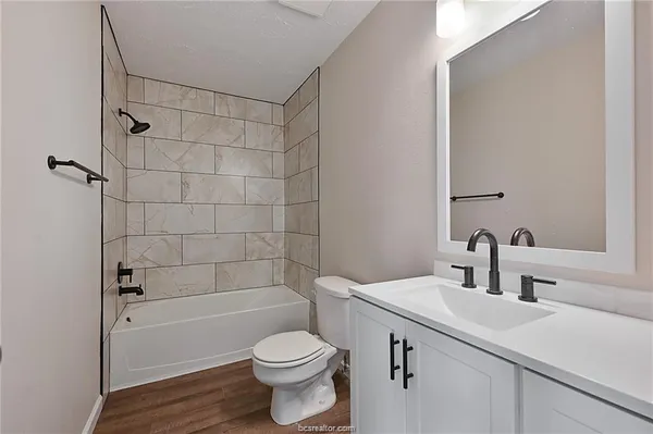 $1,300 | 403 Manuel Drive, Unit D, College Station, TX 77840