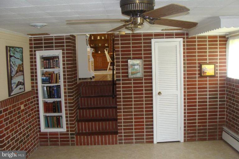 616 Fairmount Road Linthicum Heights, MD 21090 - Photo 6 of 8 Family Room