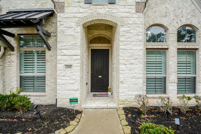 a view of entrance of the house
