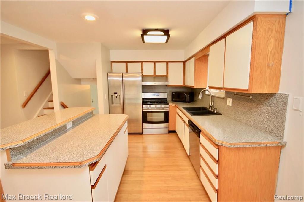 6070 Darramoor Road Bloomfield Hills, MI 48301 - Photo 5 of 22