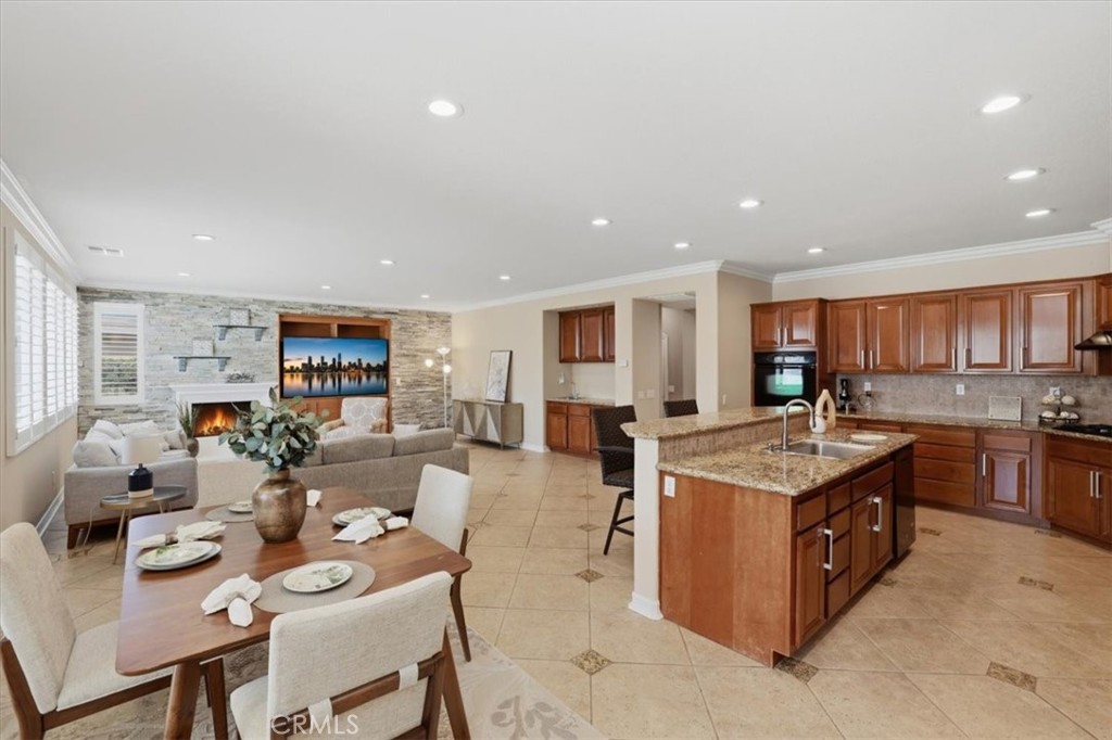 16795 Eagle Peak Road Riverside, CA 92504 - Photo 18 of 74 Kitchen & Family Room