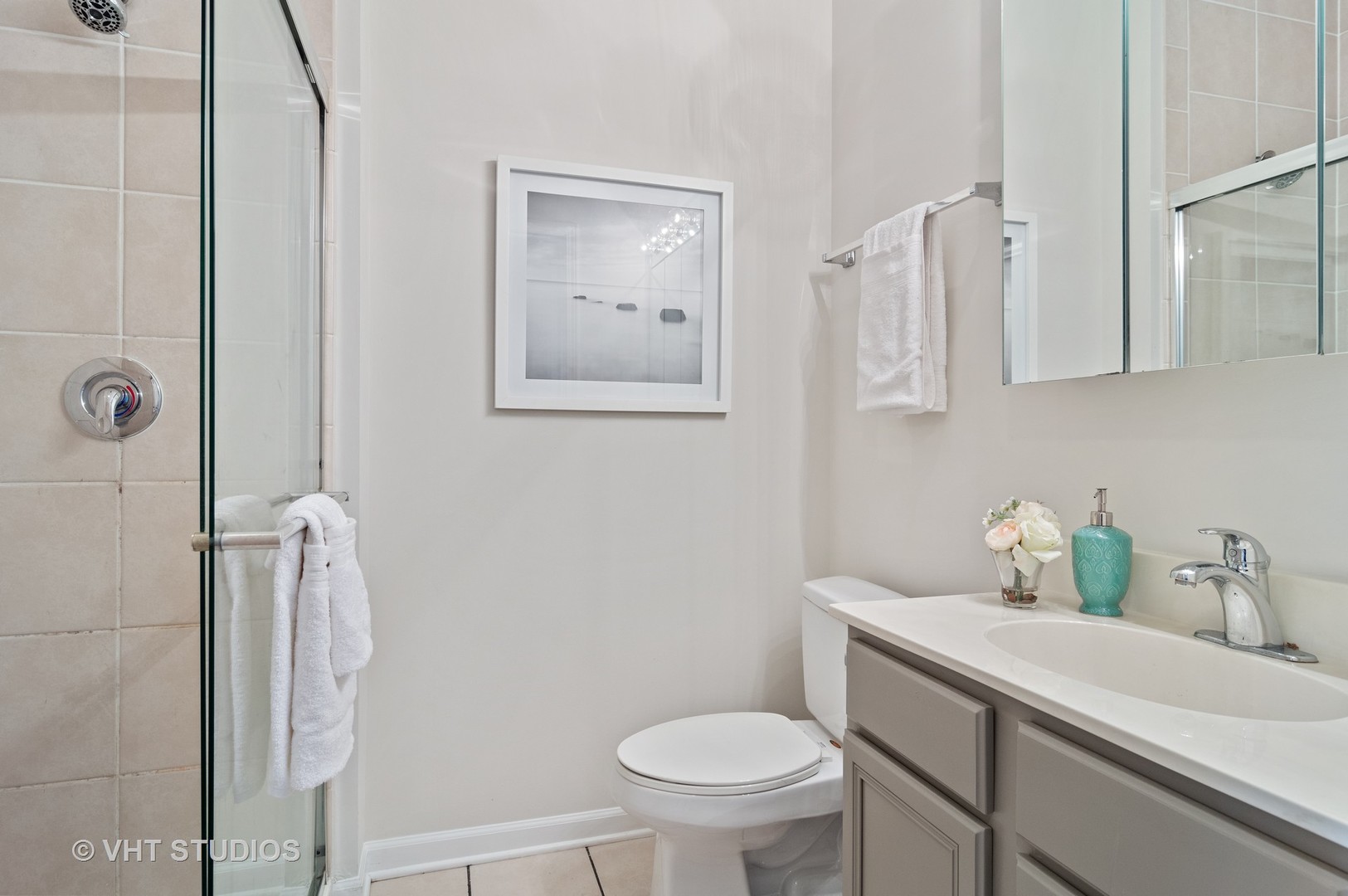 802 West University Lane, Unit 2B Chicago, IL 60608 - Photo 11 of 17 a bathroom with a sink toilet and vanity