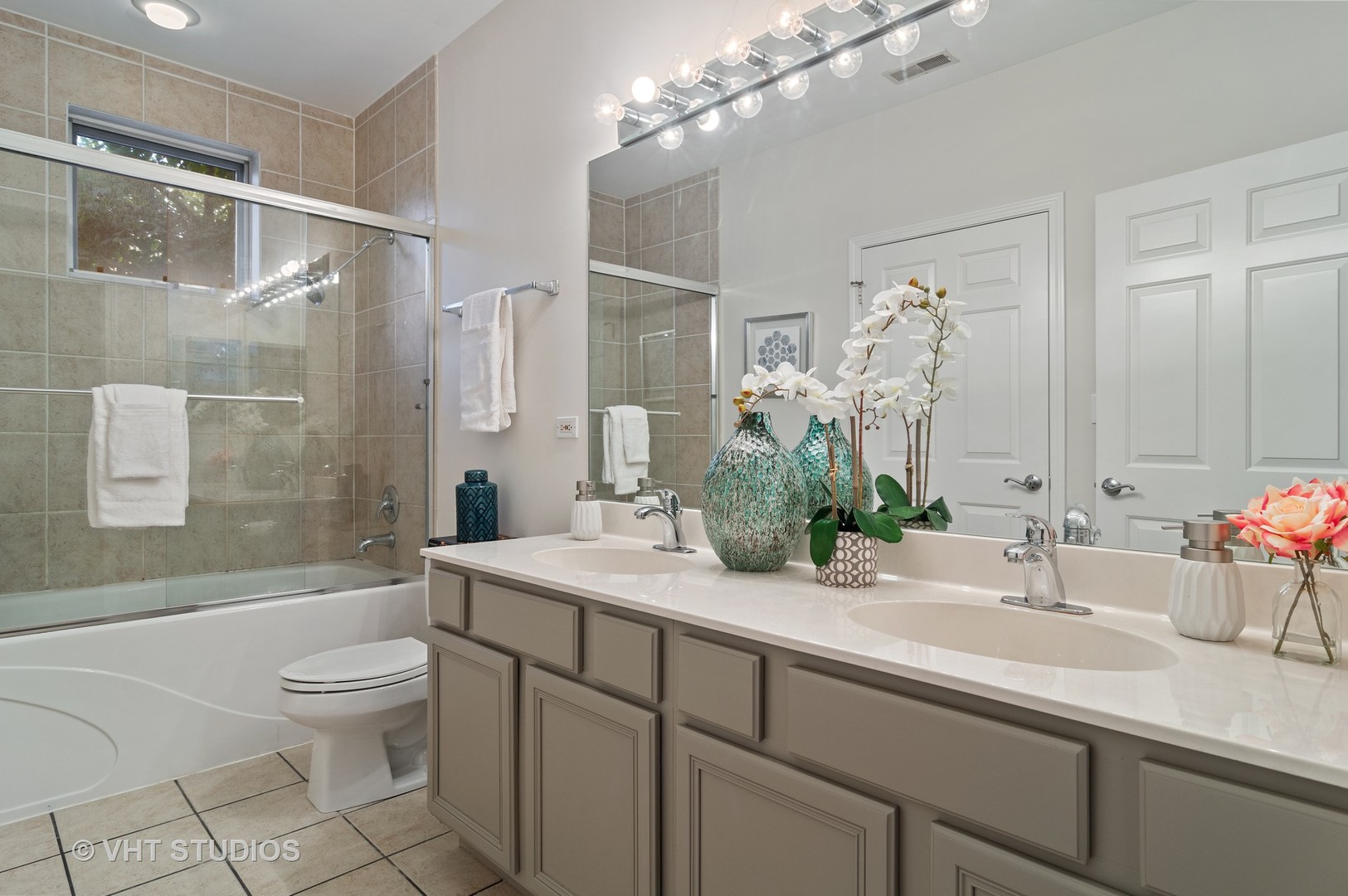 802 West University Lane, Unit 2B Chicago, IL 60608 - Photo 9 of 17 a bathroom with a sink a toilet and shower