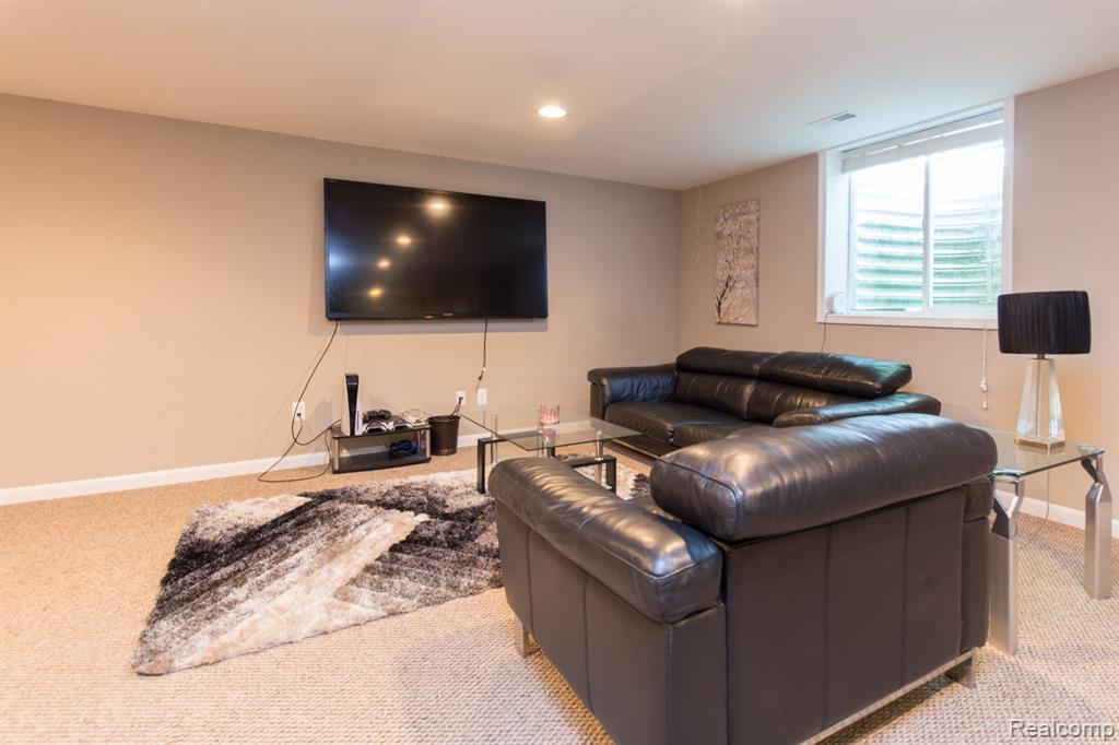 27380 Victoria Road Novi, MI 48374 - Photo 32 of 42