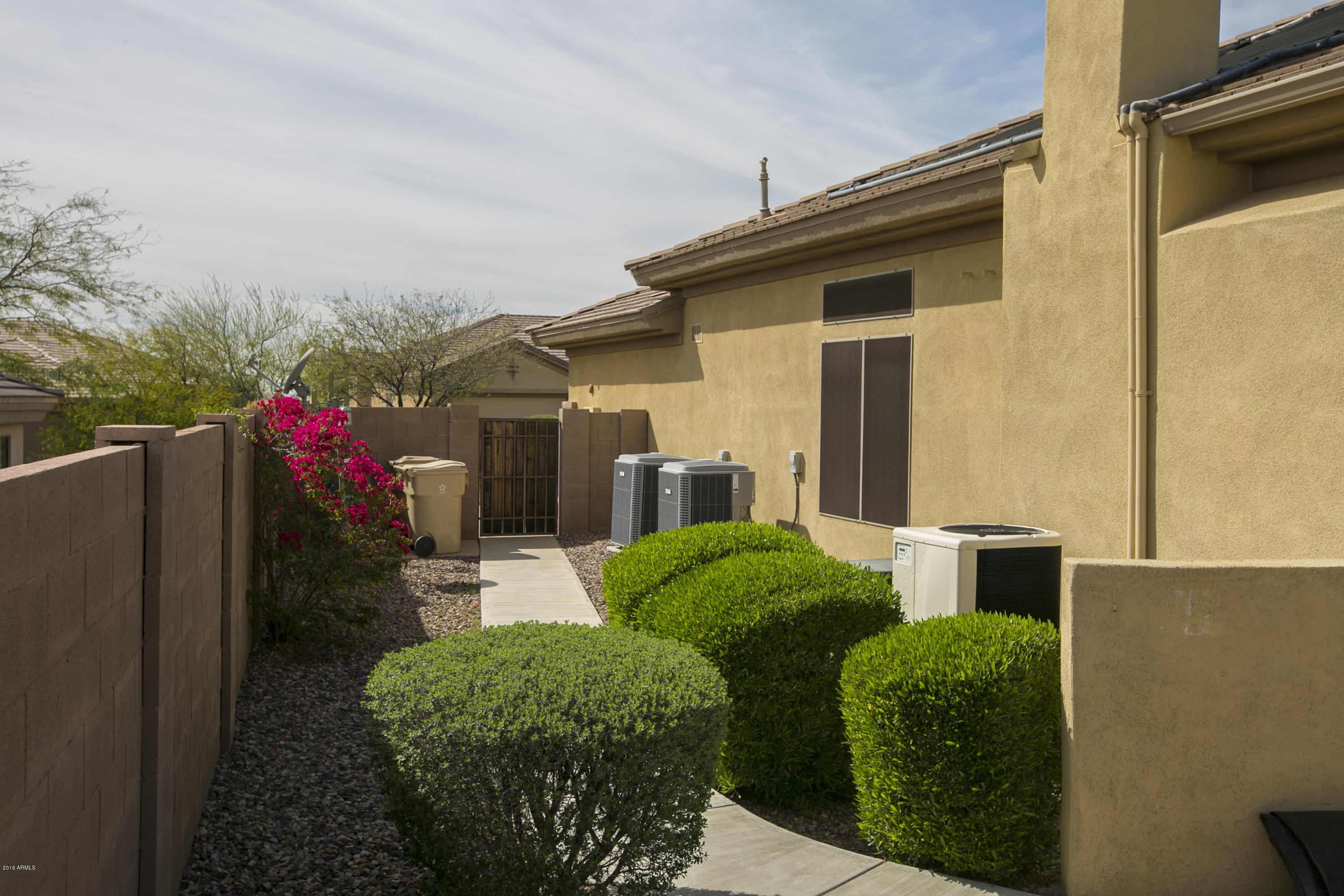 41619 North River Bend Road Anthem, AZ 85086 - Photo 29 of 32 Side yard
