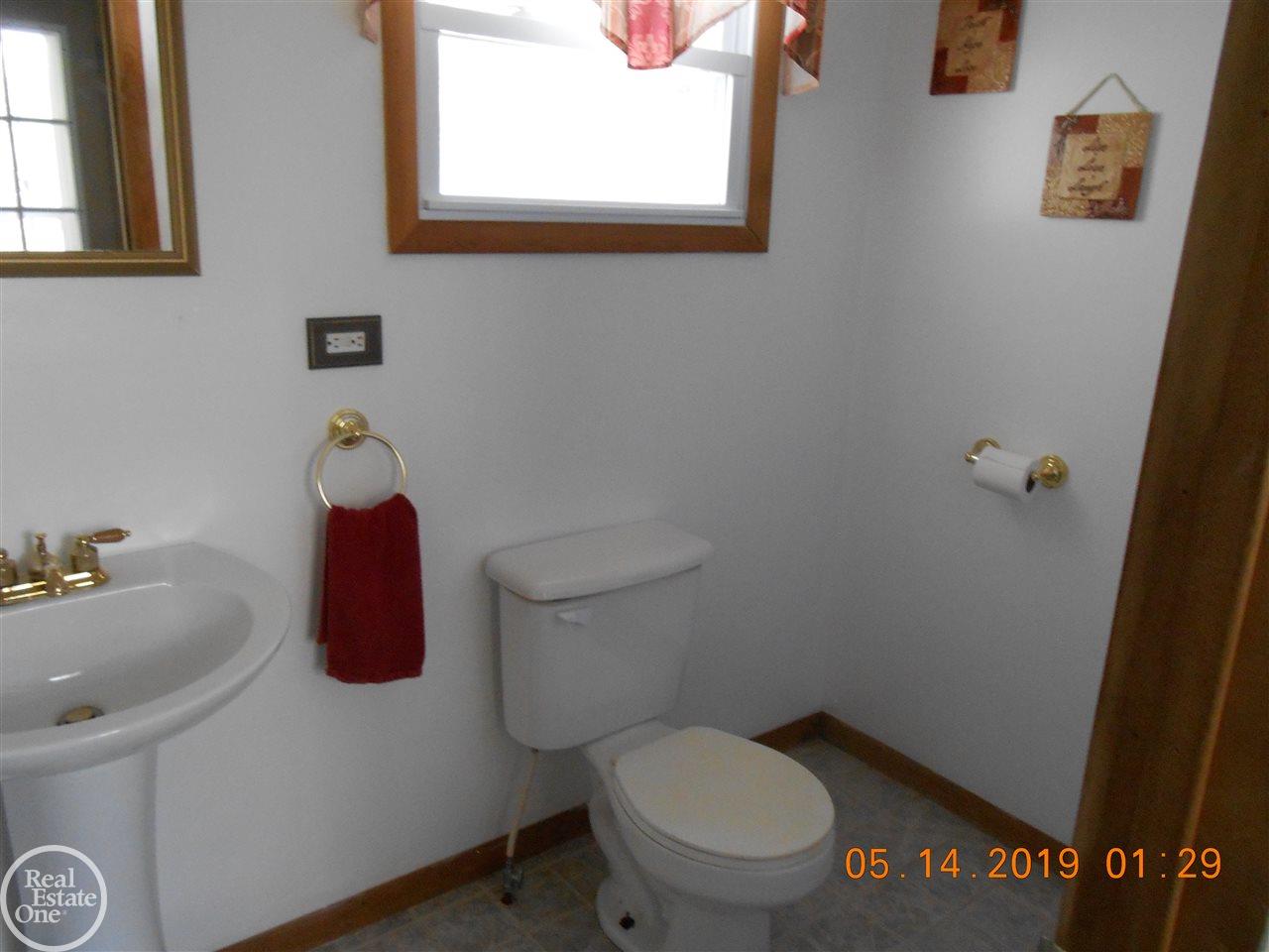 8090 Yale Road Avoca, MI 48006 - Photo 18 of 34 31379922-18.JPG