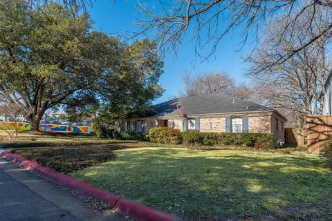 a front view of house with yard