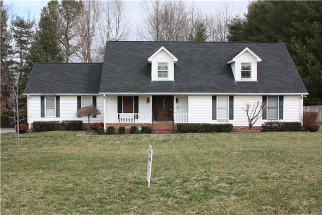 711 3rd Avenue West Springfield, TN 37172 - Photo 1 of 16 a front view of a house with a yard