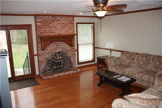 711 3rd Avenue West Springfield, TN 37172 - Photo 2 of 16 a living room with furniture and a window