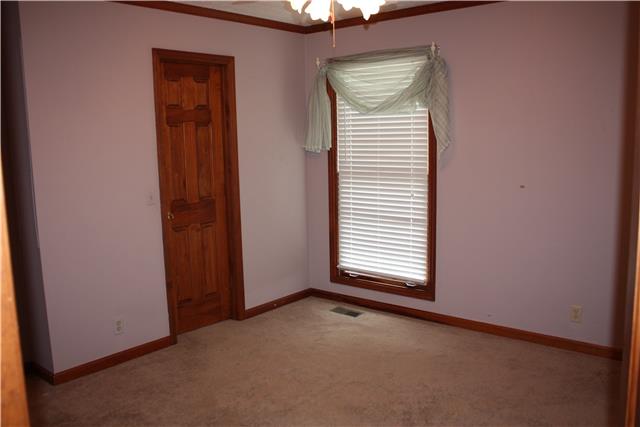 711 3rd Avenue West Springfield, TN 37172 - Photo 10 of 16 an empty room with a window