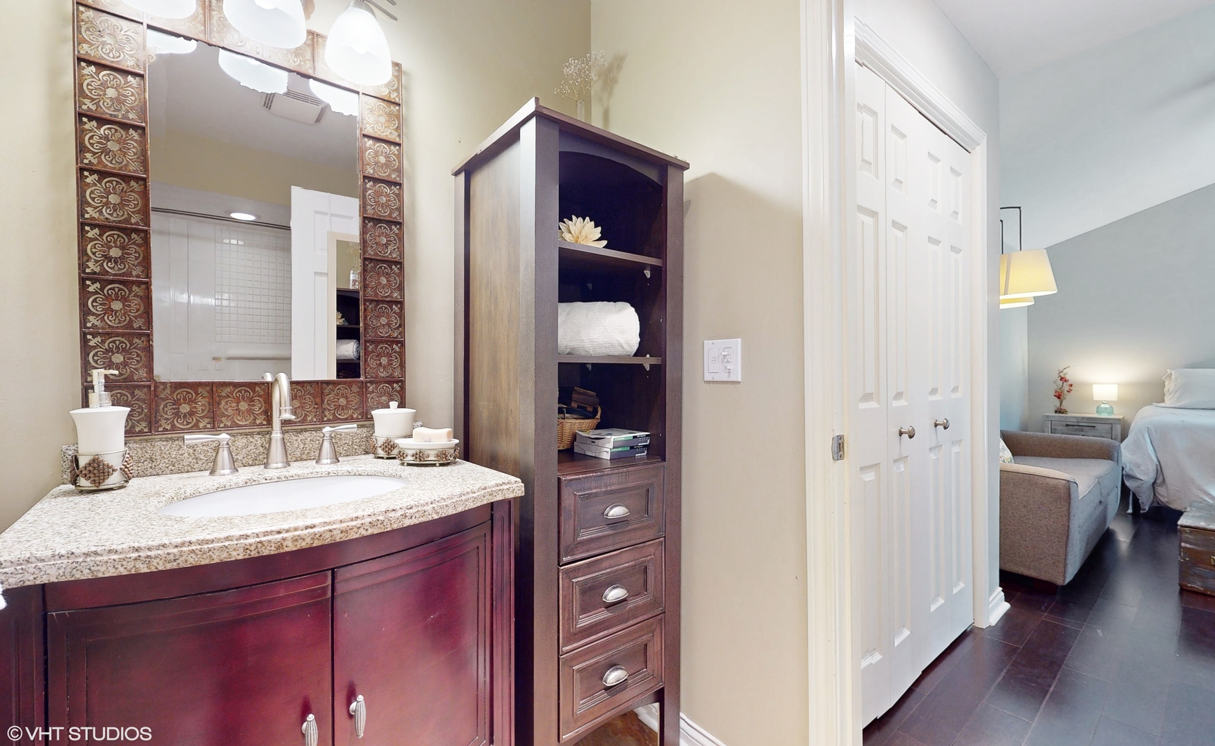 4213 White Ash Road Crystal Lake, IL 60014 - Photo 17 of 43 a en suite bathroom with a double vanity sink and a mirror