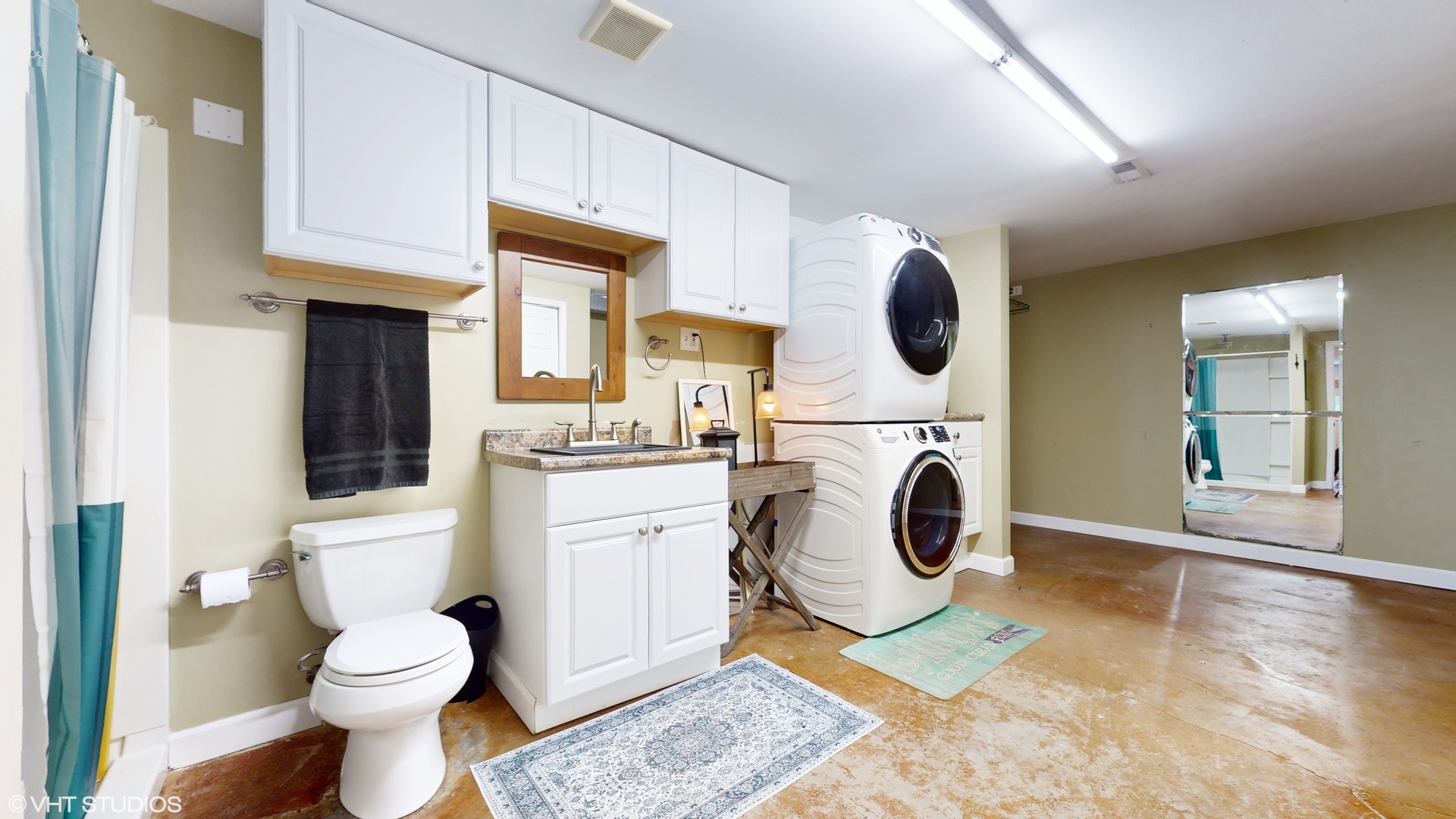 4213 White Ash Road Crystal Lake, IL 60014 - Photo 29 of 43 a bathroom with a sink a toilet and a mirror
