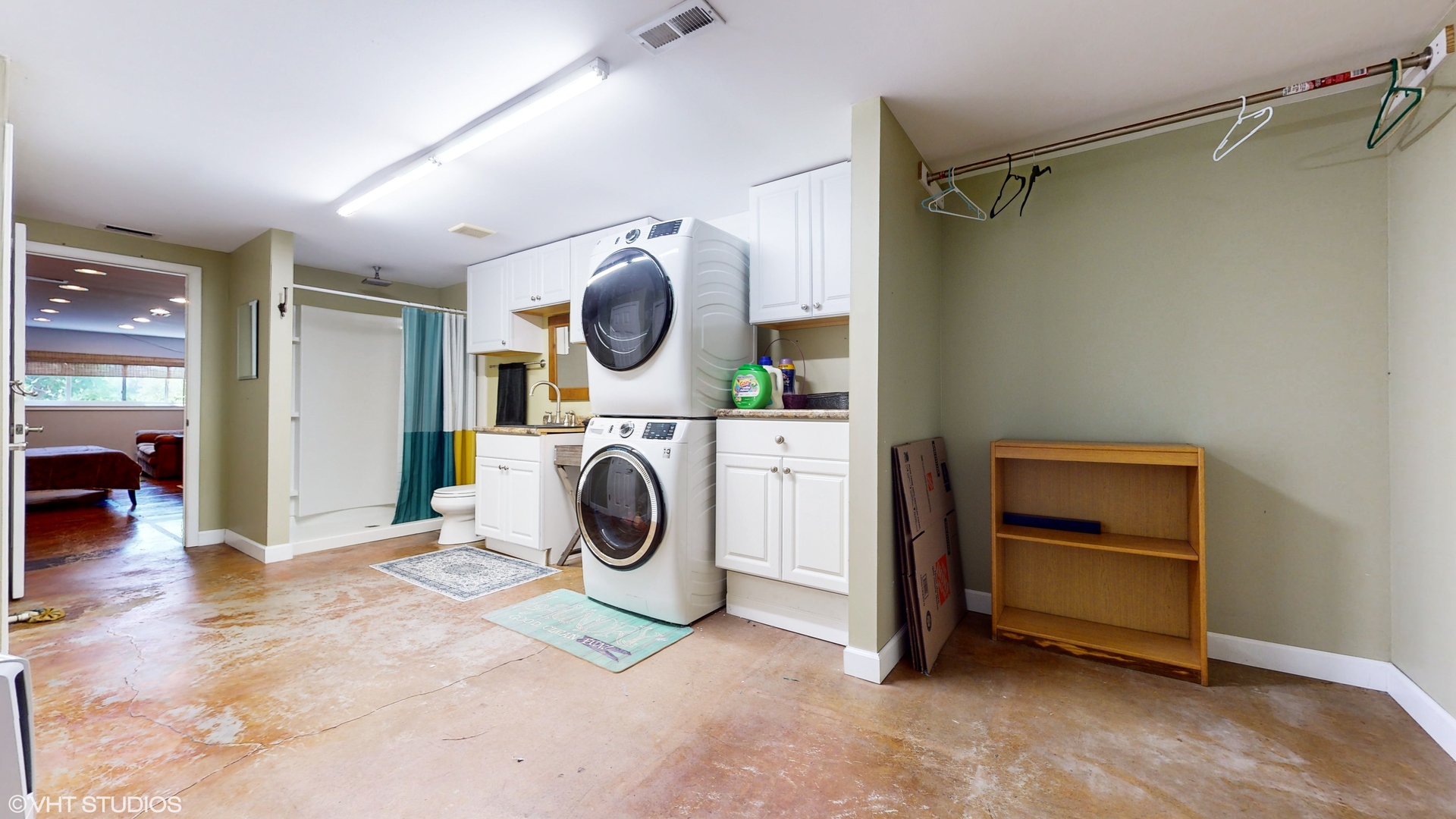 4213 White Ash Road Crystal Lake, IL 60014 - Photo 30 of 43 a utility room with dryer and washer