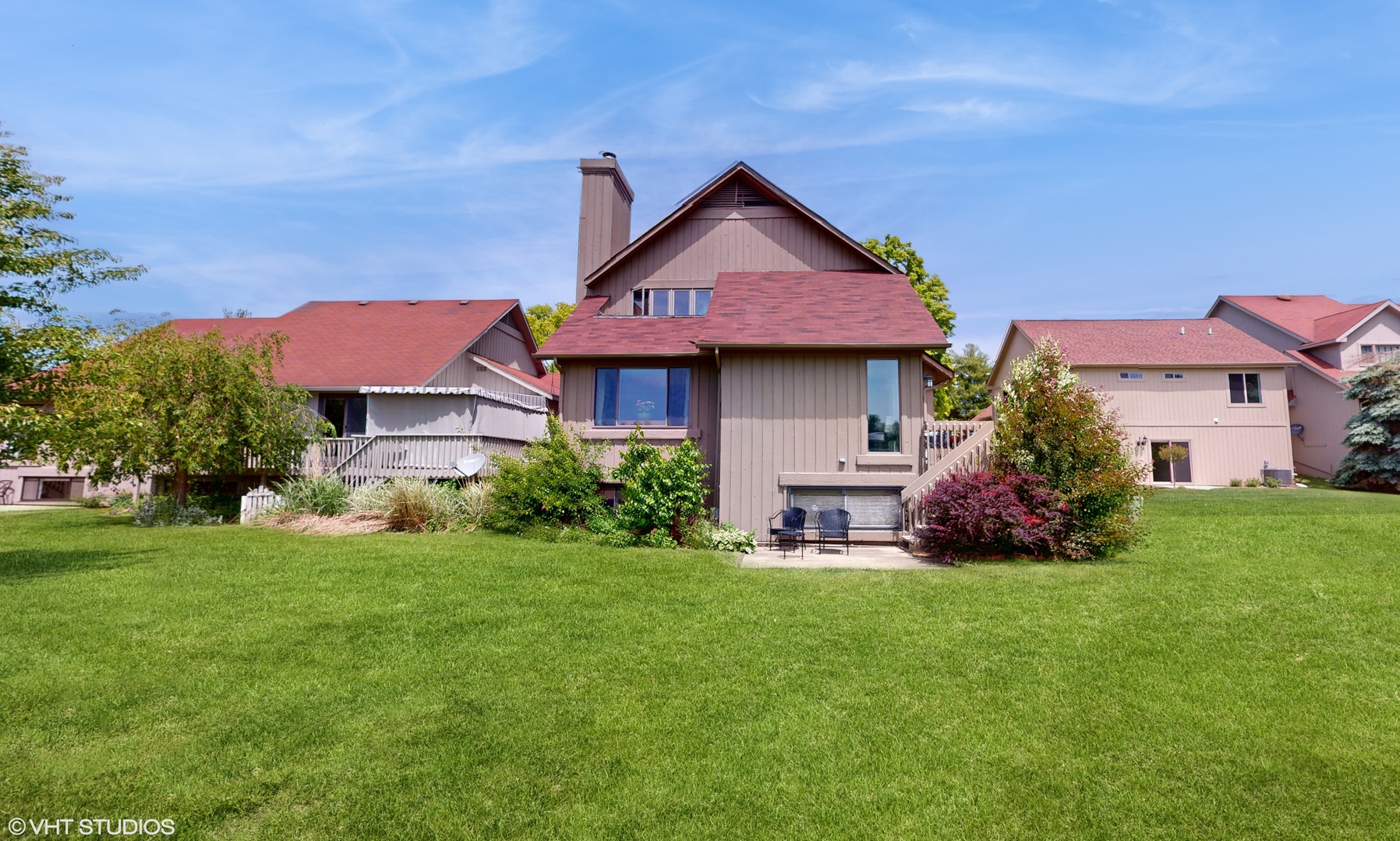 4213 White Ash Road Crystal Lake, IL 60014 - Photo 33 of 43 a front view of a house with a garden