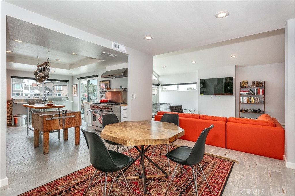 2144 Kingsbridge Way Oxnard, CA 93035 - Photo 7 of 31