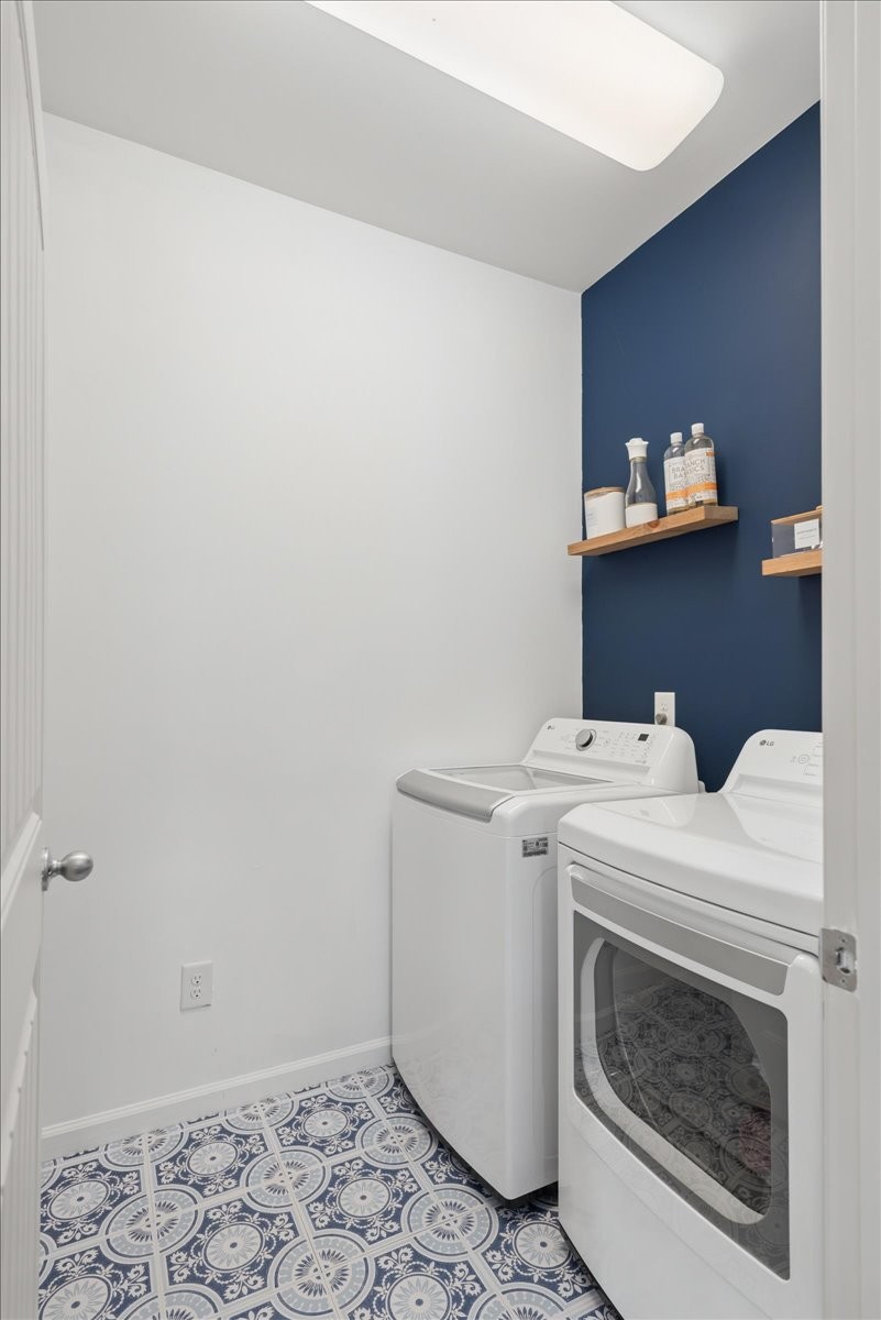 960 Morning Road Antioch, TN 37013 - Photo 13 of 36 a utility room with dryer and washer