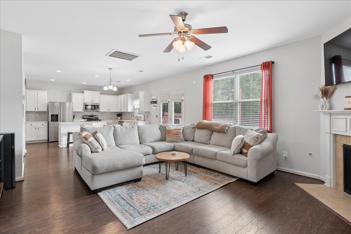 960 Morning Road Antioch, TN 37013 - Photo 16 of 36 a living room with furniture and a large window