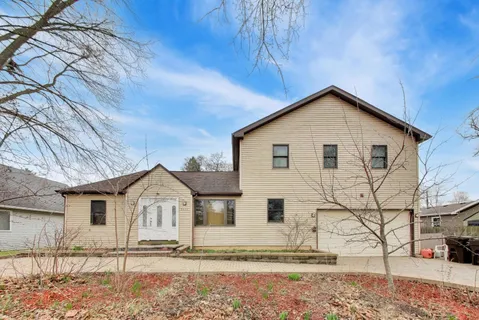$299,000 | 5115 Parkview Drive, McCullom Lake, IL 60050
