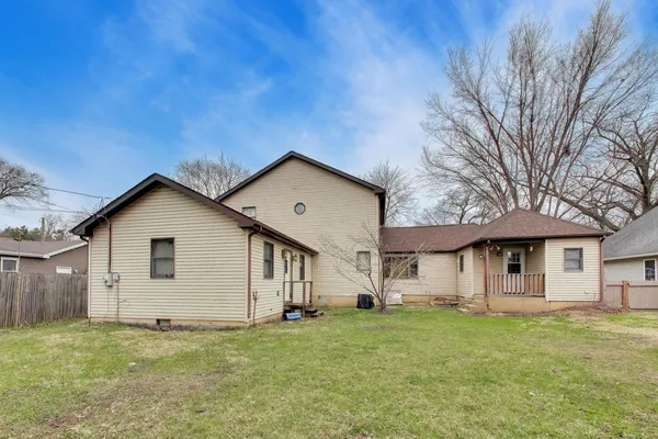 $299,000 | 5115 Parkview Drive, McCullom Lake, IL 60050