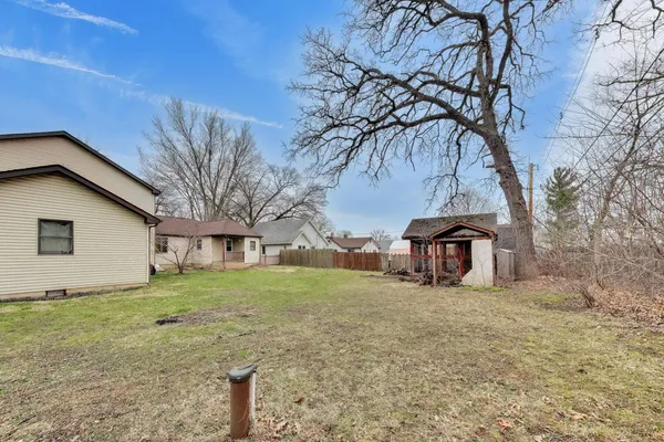 $299,000 | 5115 Parkview Drive, McCullom Lake, IL 60050