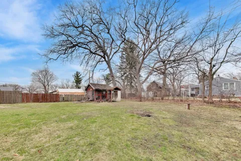 $299,000 | 5115 Parkview Drive, McCullom Lake, IL 60050