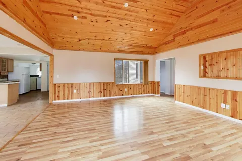 $299,000 | 5115 Parkview Drive, McCullom Lake, IL 60050