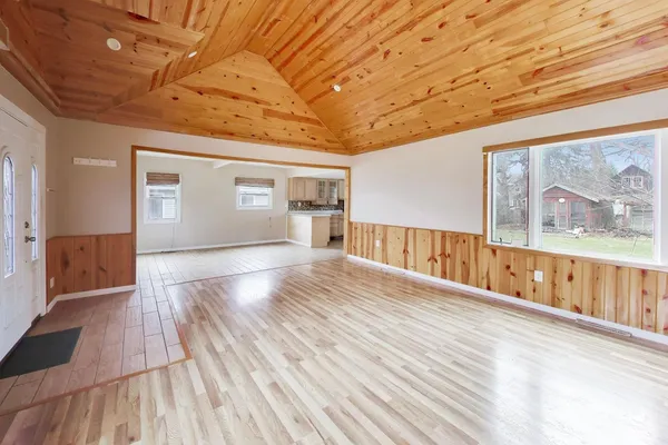 $299,000 | 5115 Parkview Drive, McCullom Lake, IL 60050