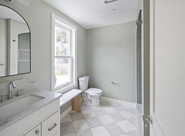 $4,200 | 206 Byron Street, Unit 1, Boston, MA 02128