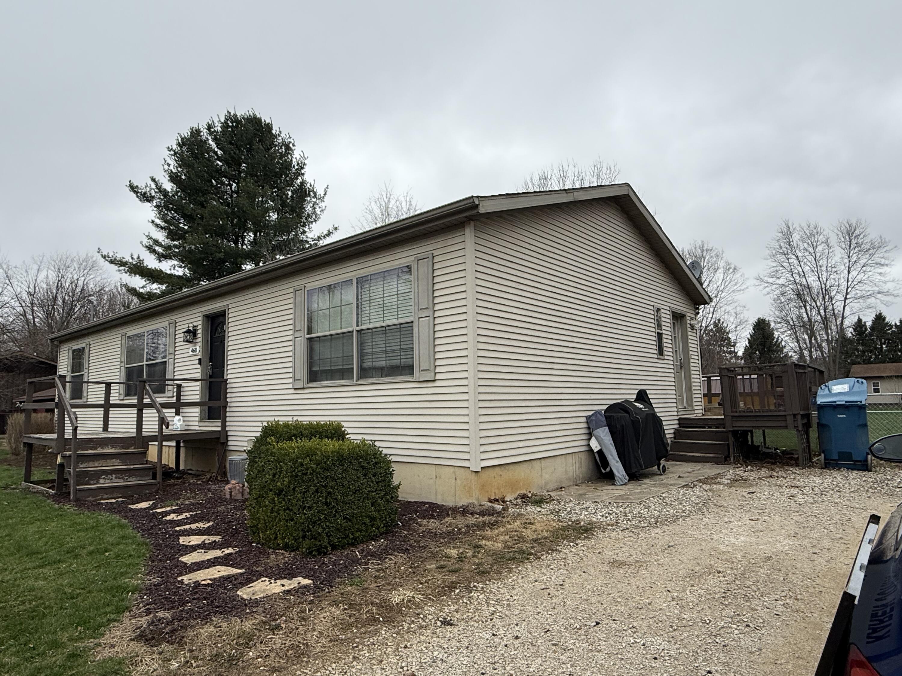 460 Ellsworth Street Bellevue, MI 49021 - Photo 3 of 38 IMG_3286