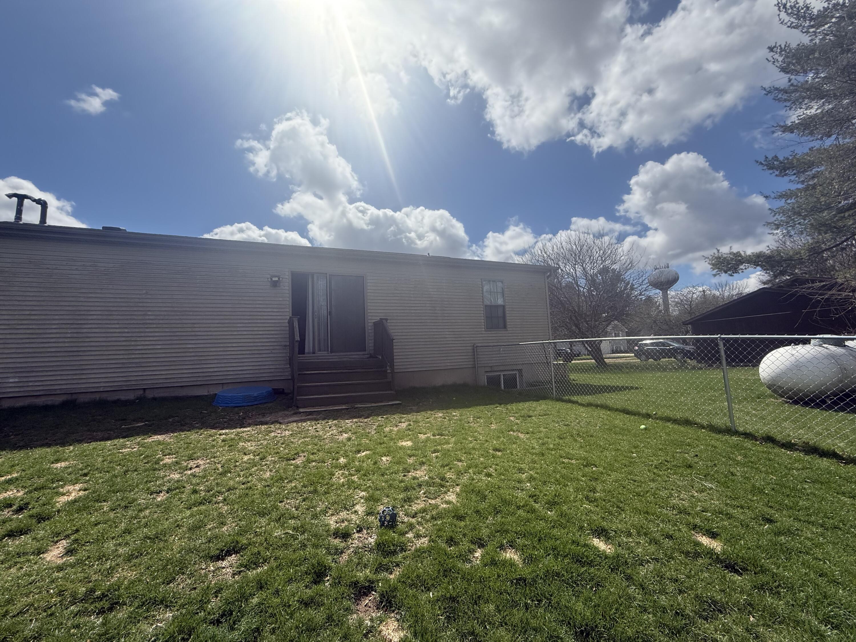 460 Ellsworth Street Bellevue, MI 49021 - Photo 5 of 38 IMG_3594