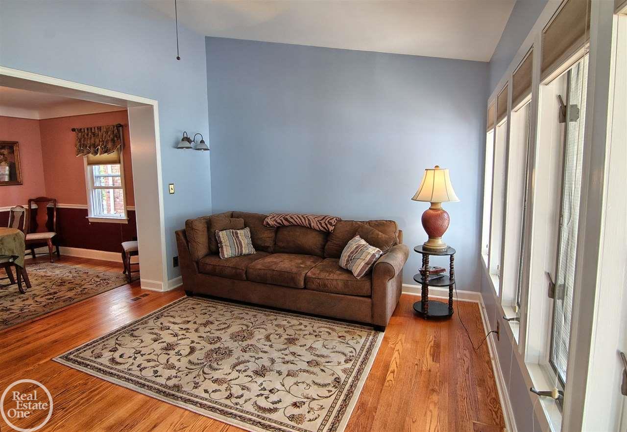 1609 Hampton Road Grosse Pointe Woods, MI 48236 - Photo 5 of 30