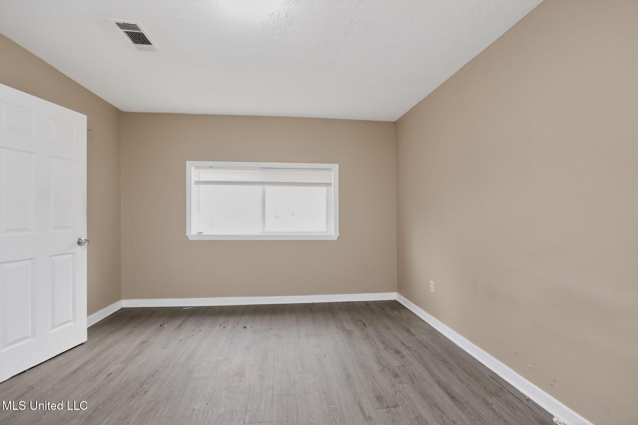 2815 Tara Road Jackson, MS 39212 - Photo 25 of 37 29_2815_Tara_Rd_Jackson_MS_39212-Bedroom