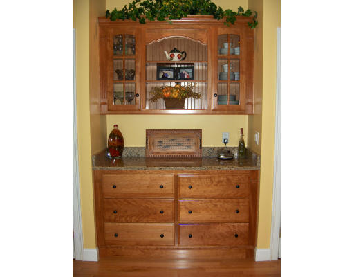 18 Symonds Way Reading, MA 01867 - Photo 4 of 26 a view of dresser