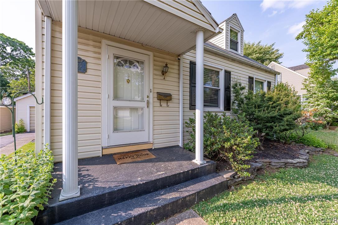 745 Magnolia Road Hellertown, PA 18055 - Photo 3 of 35 Gallery Image 3