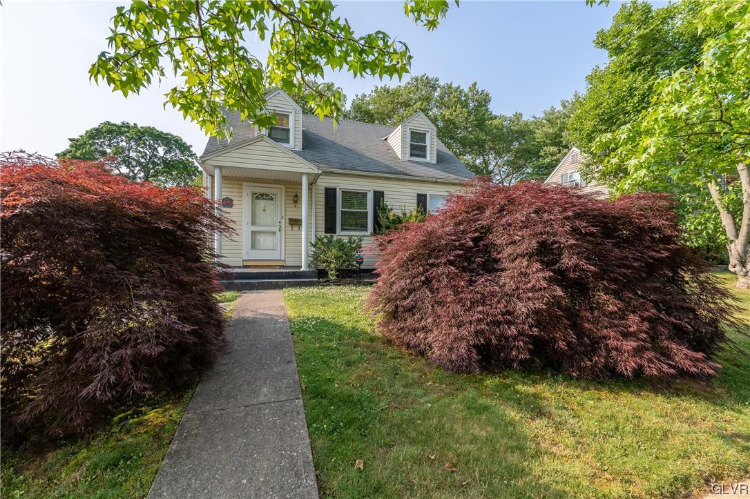 745 Magnolia Road Hellertown, PA 18055 - Photo 4 of 35 Gallery Image 4