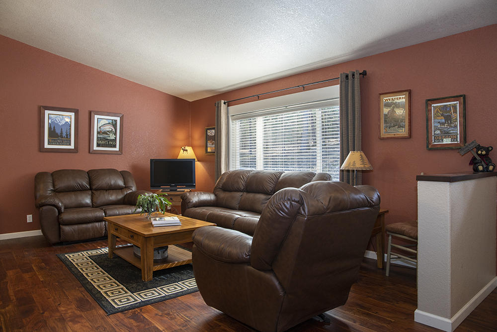 6111 Donaldson Road Grants Pass, OR 97526 - Photo 4 of 42 4