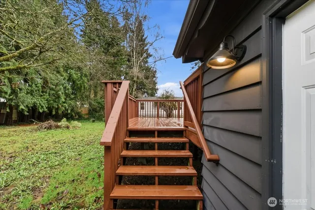 a view of entryway with a front door