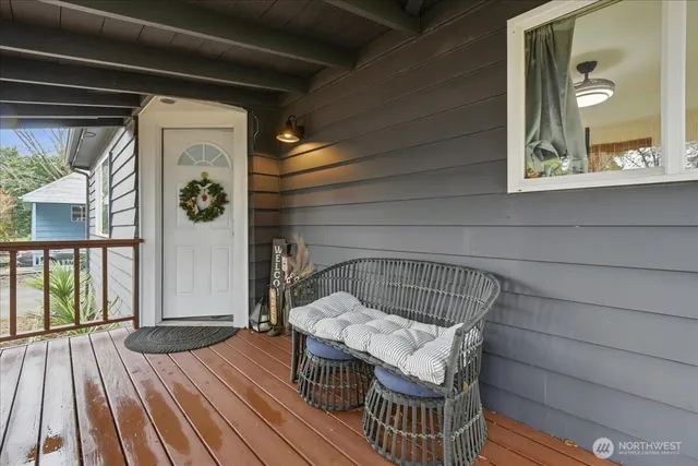 a view of entryway with wooden floor