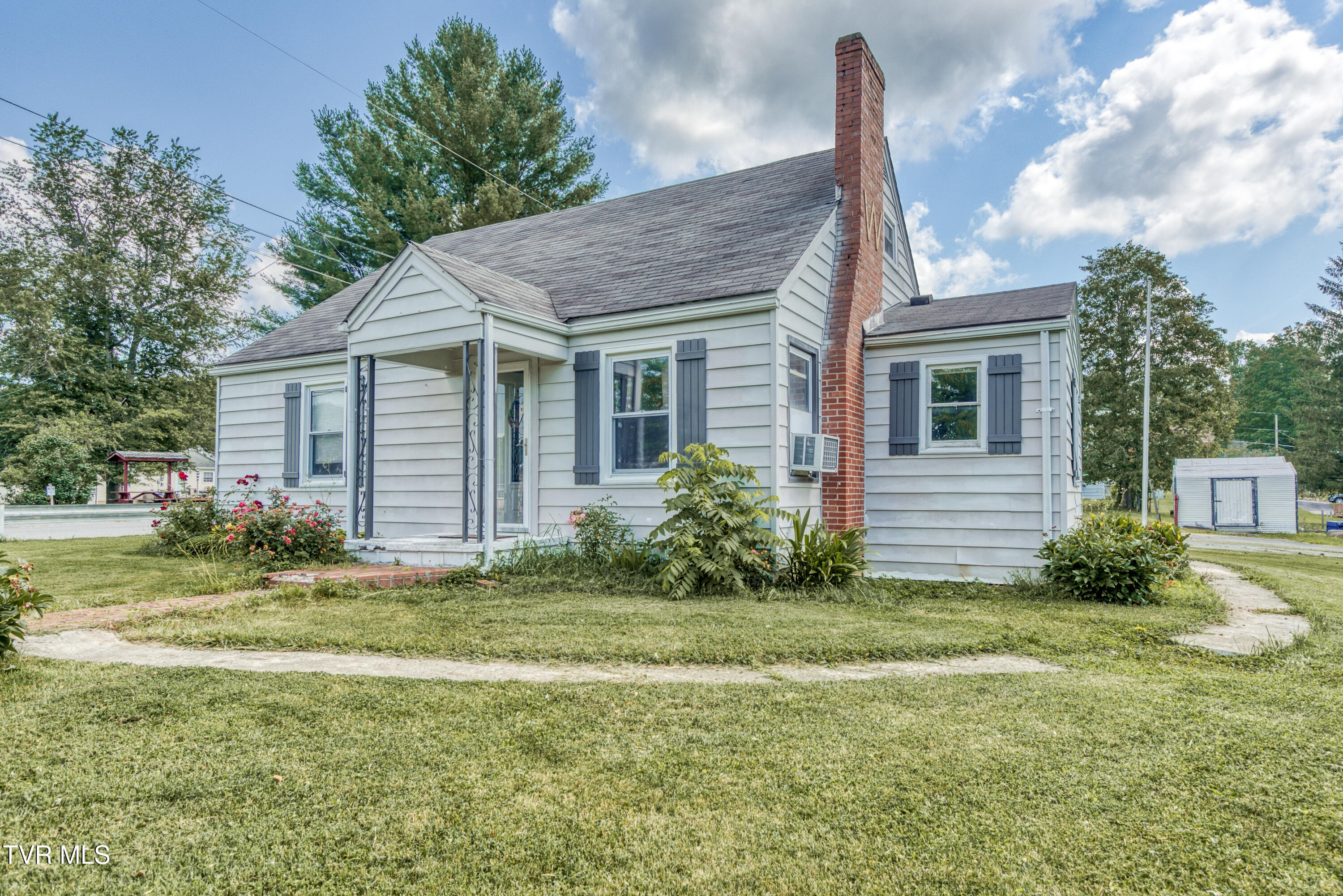 761 Chatham Hill Road Marion, VA 24354 - Photo 2 of 31 761-chatham-Hill-Rd-Marion-VA Matt-Smith