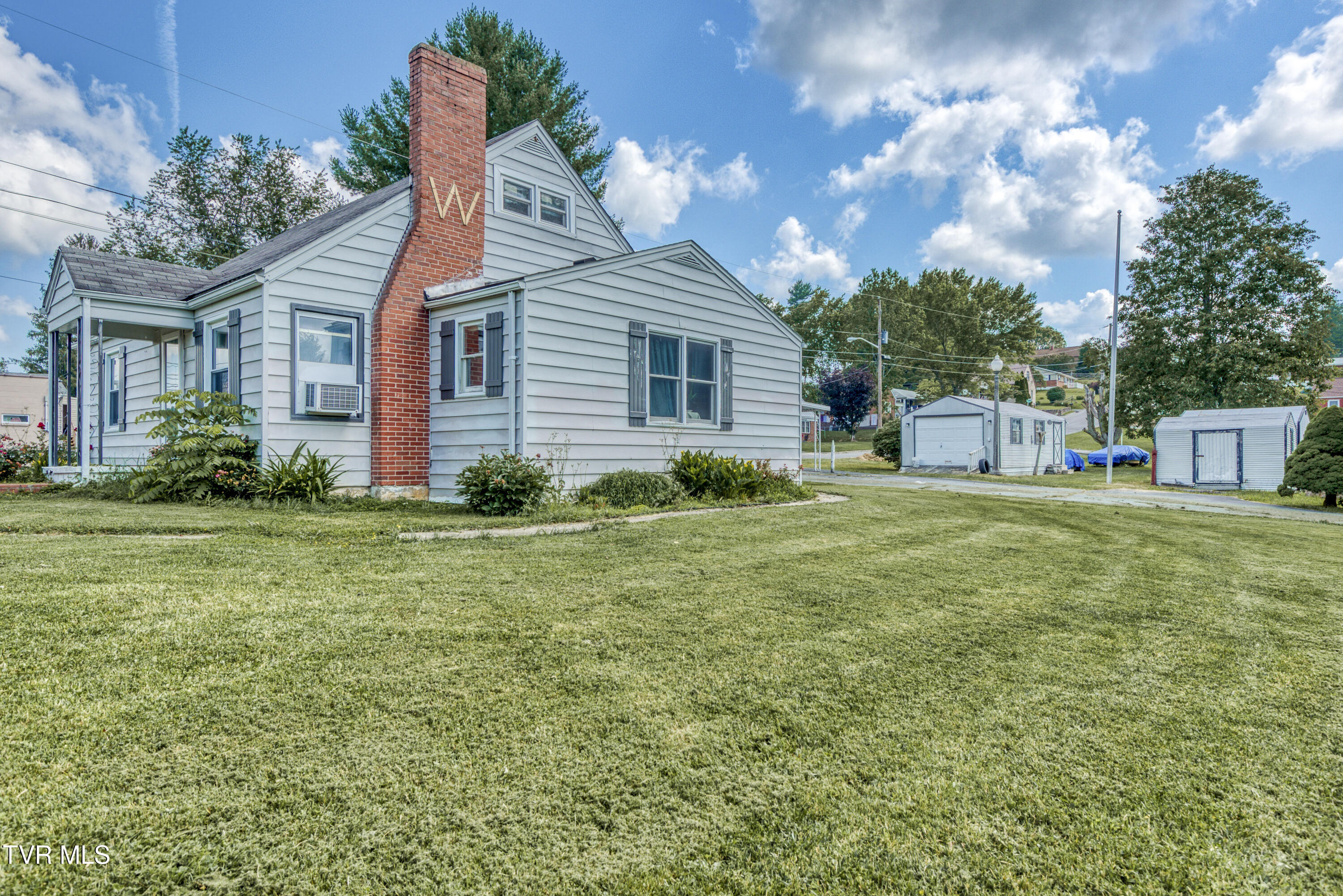 761 Chatham Hill Road Marion, VA 24354 - Photo 3 of 31 761-chatham-Hill-Rd-Marion-VA Matt-Smith