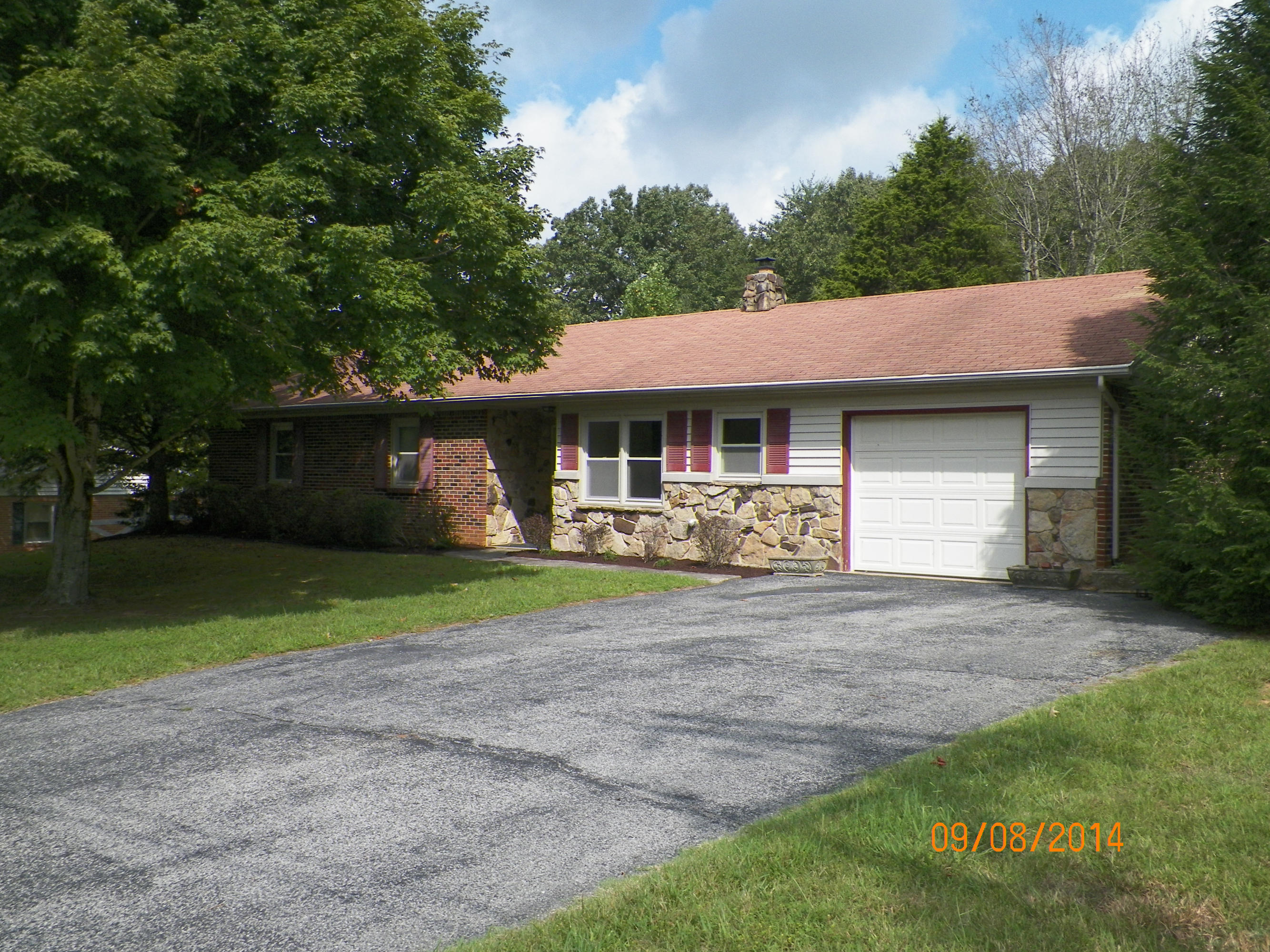 301 Cora Road Cookeville, TN 38501 - Photo 2 of 16 301 Cora (3)