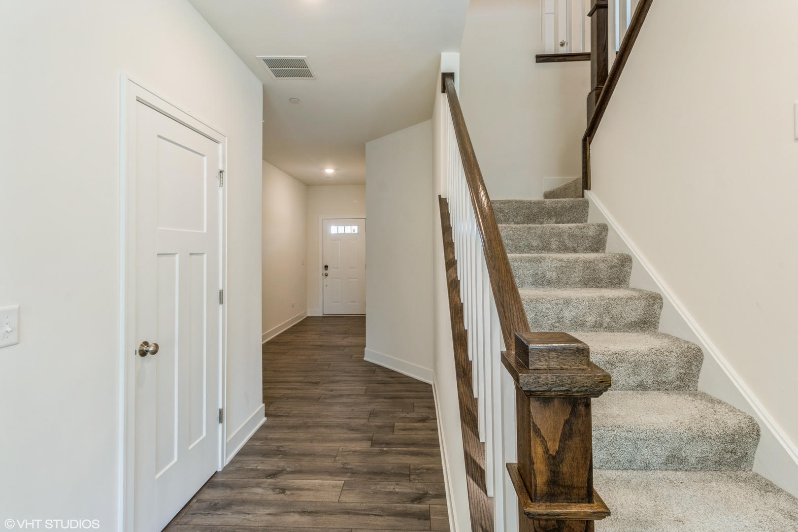 2543 Geranium Way Rolling Meadows, IL 60008 - Photo 3 of 11 Gallery Image 3