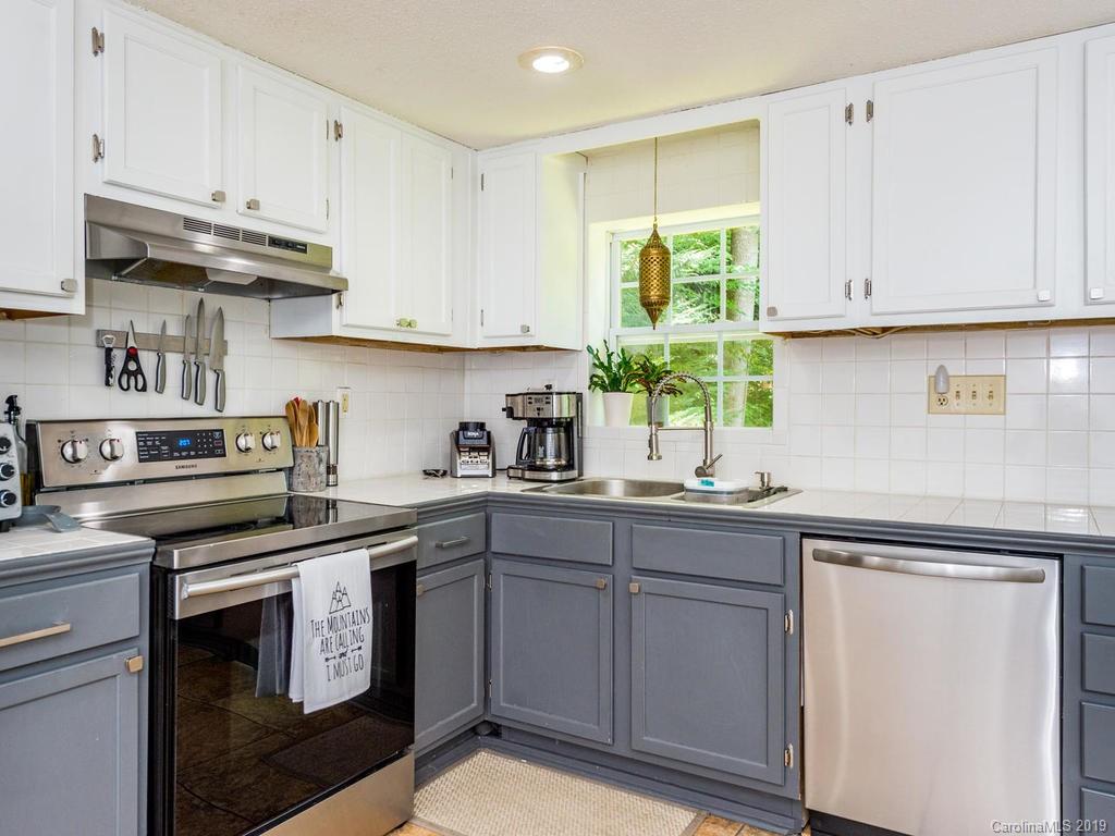 1083 Kilpatrick Road Hendersonville, NC 28739 - Photo 14 of 36 Gallery Image 14