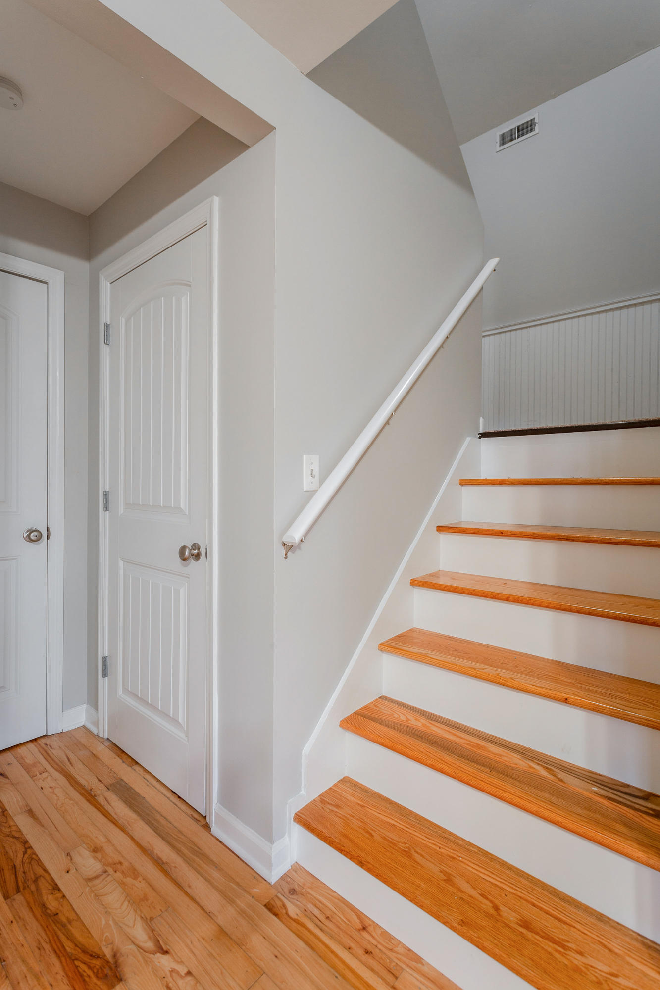 302 Hoover Road Ringgold, GA 30736 - Photo 27 of 39 Stairwell