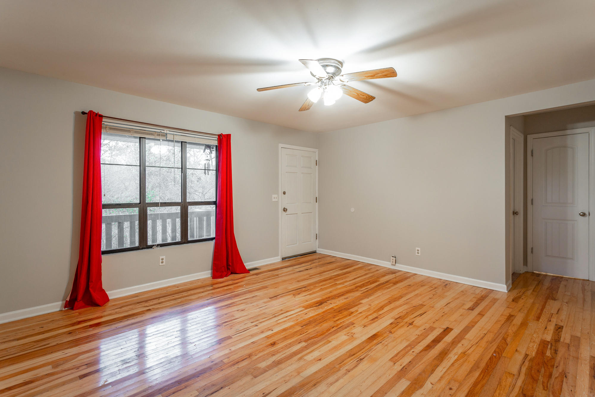 302 Hoover Road Ringgold, GA 30736 - Photo 4 of 39 Living Room