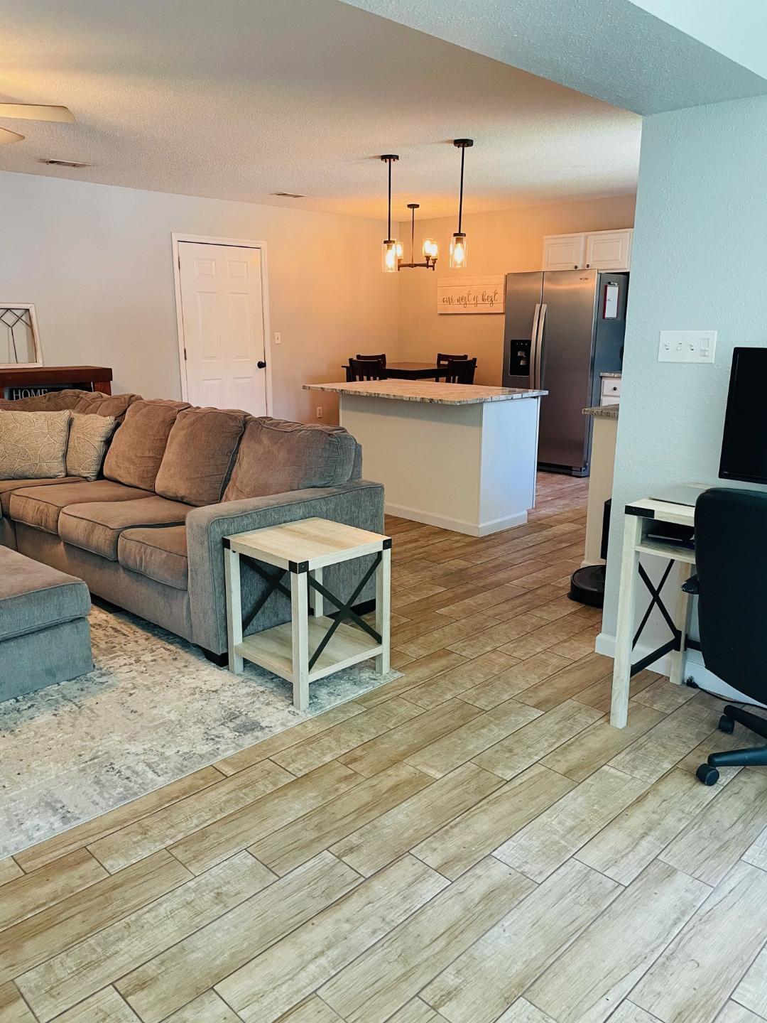 living room/kitchen