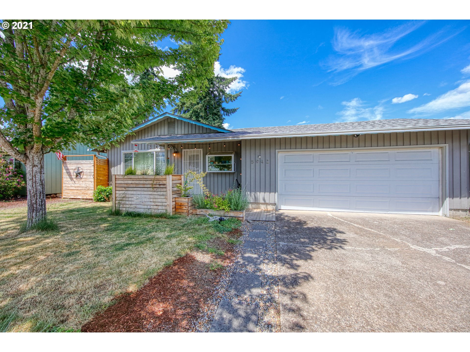 5942 F Street Springfield, OR 97478 - Photo 2 of 28