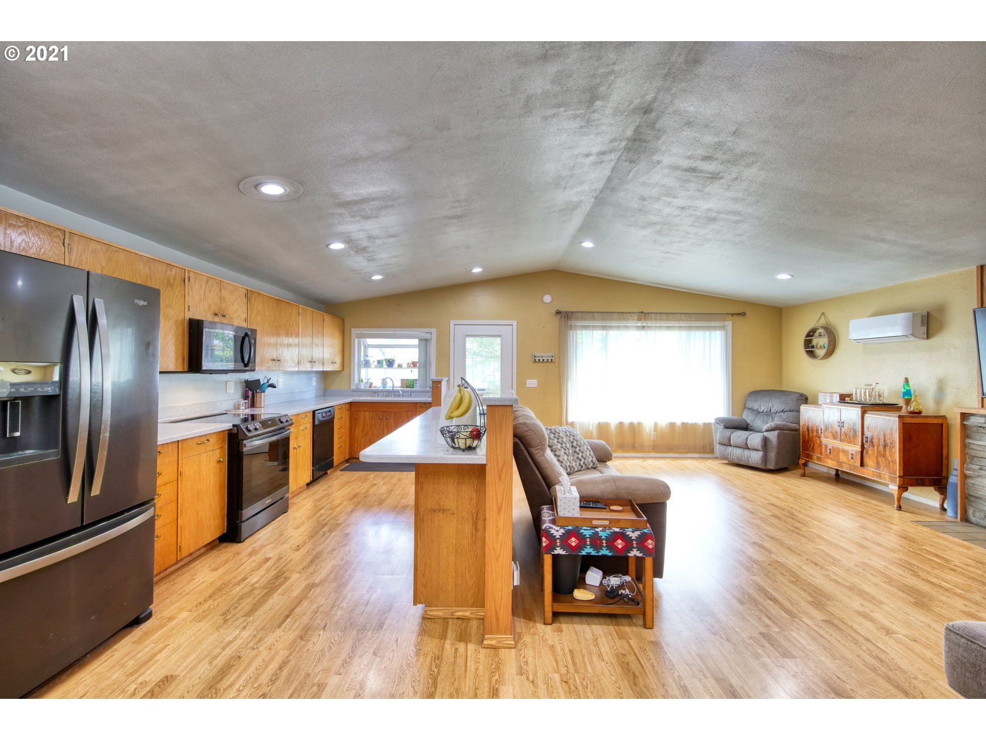 5942 F Street Springfield, OR 97478 - Photo 5 of 28